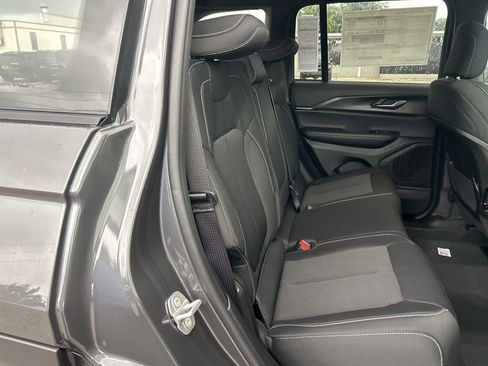 New 2025 Jeep Grand Cherokee Laredo w/ Luxury Tech Group I image 26