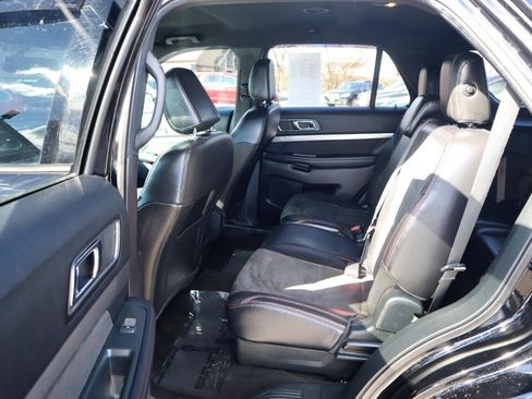 Used 2018 Ford Explorer XLT w/ Equipment Group 202A FWD image 16