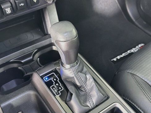 Used 2021 Toyota Tacoma TRD Sport w/ TRD Premium Sport Package AWD/4WD image 17