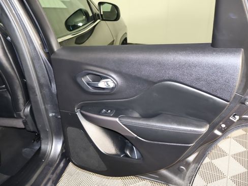 Used 2022 Jeep Cherokee Latitude Lux image 44