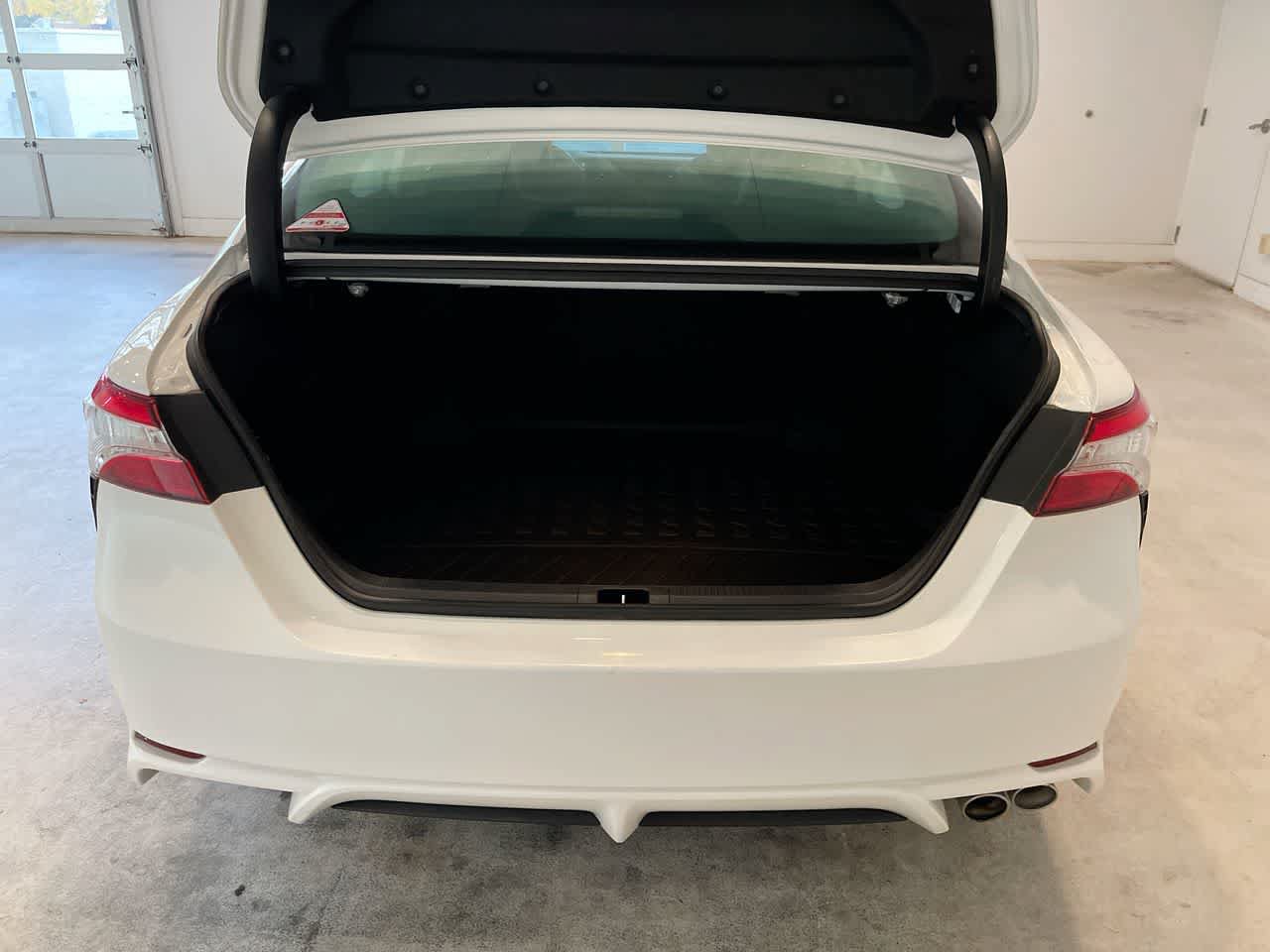 Used 2020 Toyota Camry SE FWD image 23