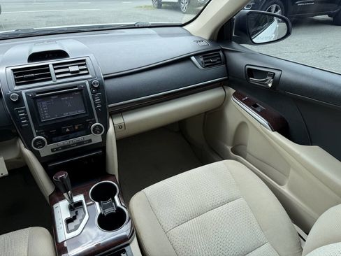 Used 2014 Toyota Camry XLE image 17