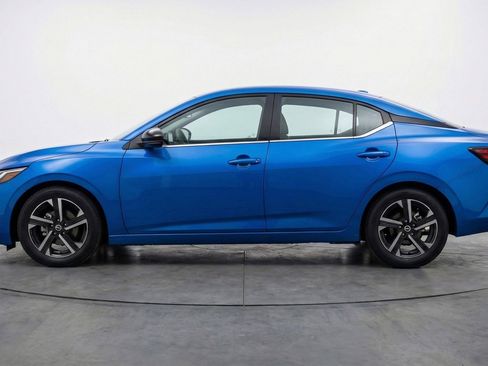 Used 2025 Nissan Sentra SV image 5