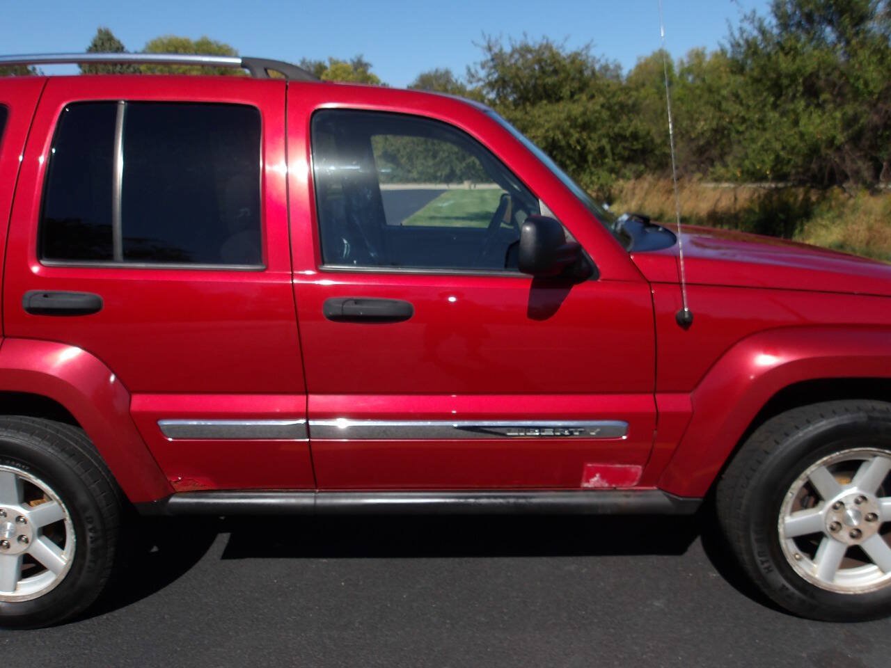 Used 2005 Jeep Liberty Limited AWD/4WD image 33