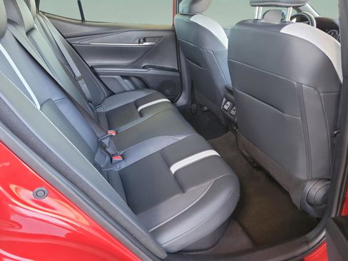Used 2025 Toyota Camry SE image 24