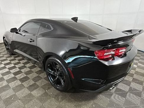 Used 2022 Chevrolet Camaro LT w/ Technology Package RWD image 4