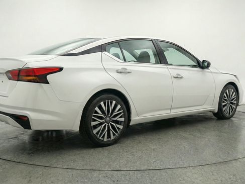 Used 2025 Nissan Altima 2.5 SV FWD image 9