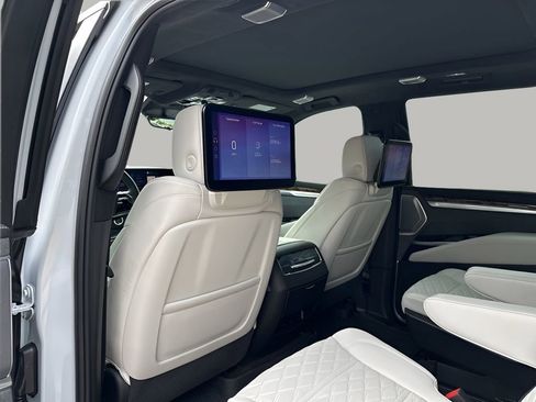 New 2026 Cadillac Escalade Platinum Sport w/ LPO, Floor Liner Package AWD/4WD image 22