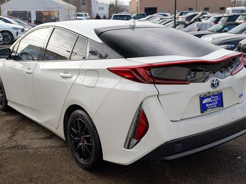 Used 2017 Toyota Prius Prime Premium image 5