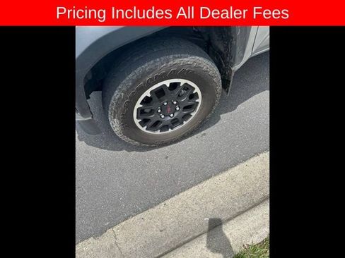 Used 2024 Toyota Tacoma TRD Off-Road w/ TRD Off Road Upgrade Package AWD/4WD image 4