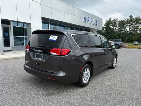 Used 2023 Chrysler Voyager LX FWD image 3