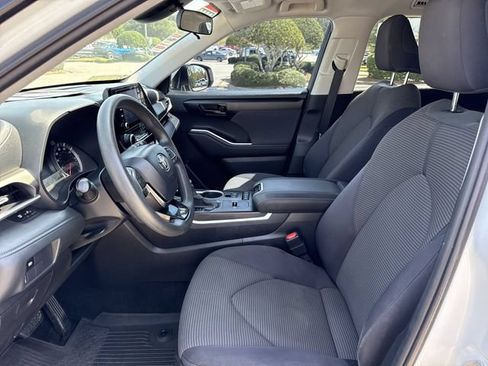 Used 2020 Toyota Highlander L FWD image 9