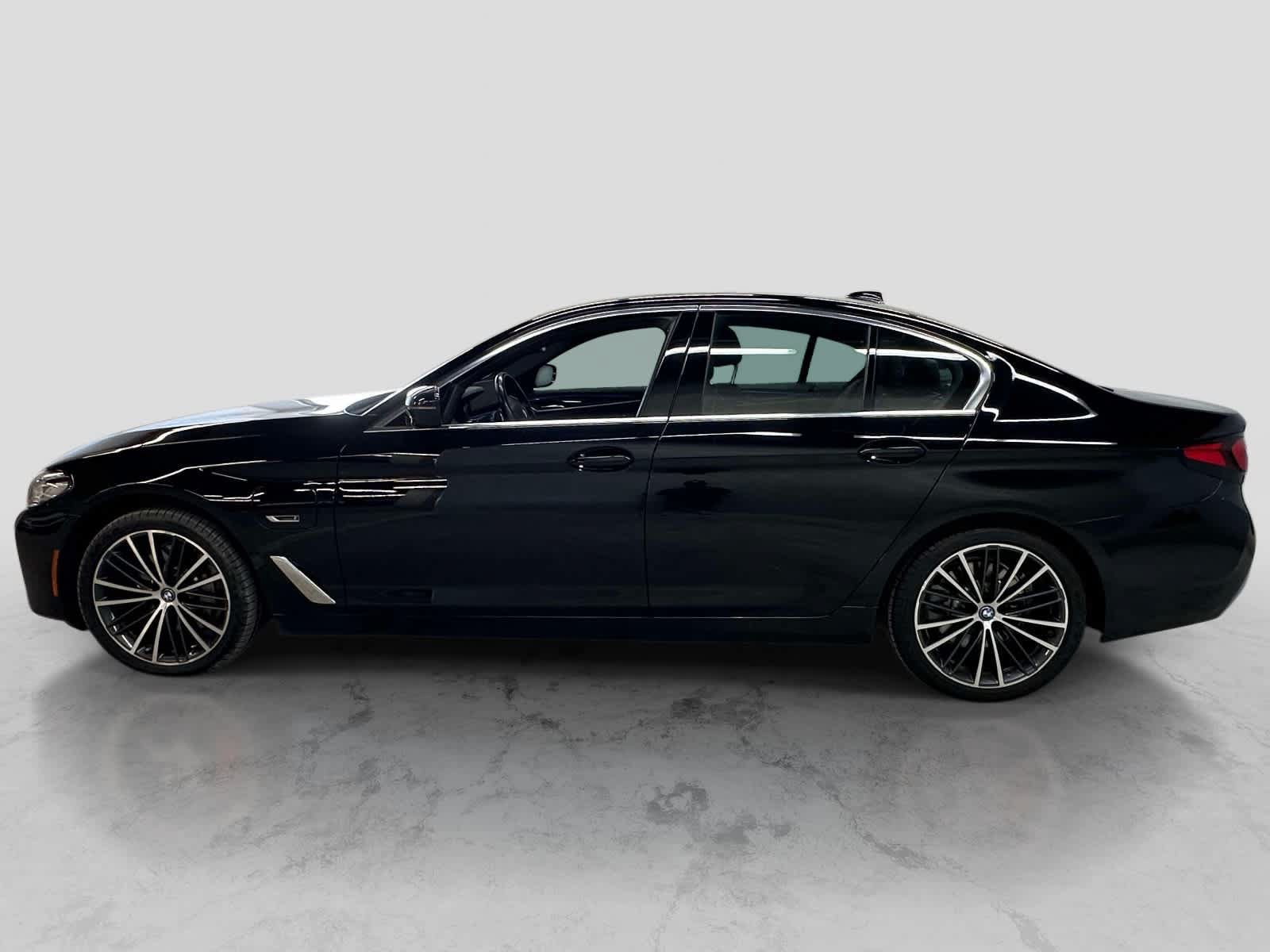 Used 2023 BMW 530e xDrive w/ Convenience Package AWD/4WD image 2