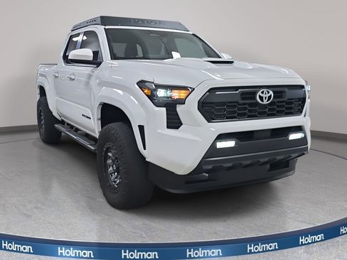 Used 2024 Toyota Tacoma TRD Sport image 4