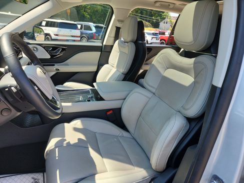 Used 2025 Lincoln Aviator Reserve w/ Luxury Package RWD image 25