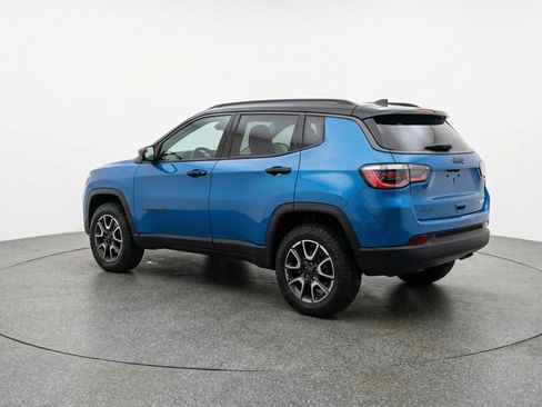 Used 2025 Jeep Compass Trailhawk AWD/4WD image 6
