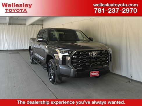 Used 2022 Toyota Tundra Platinum image 1