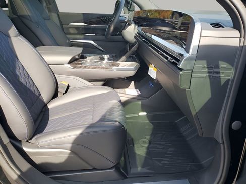 New 2026 Cadillac Escalade IQL Luxury w/ LPO, Floor Liner Package AWD/4WD image 18