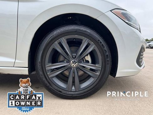 Used 2022 Volkswagen Jetta SE w/ Panoramic Sunroof Package image 15