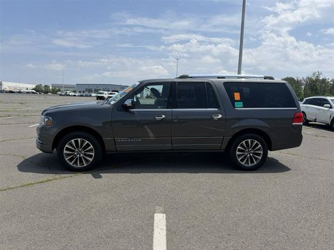 Used 2017 Lincoln Navigator L Select AWD/4WD image 10