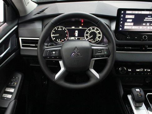 New 2026 Mitsubishi Outlander SE image 21