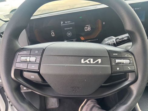 Used 2025 Kia K4 LXS image 28