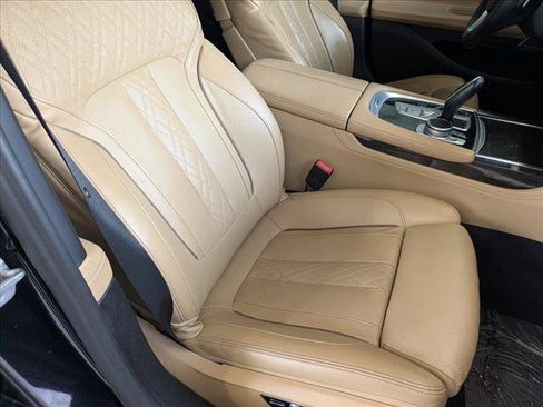 Used 2022 BMW 740i w/ Premium Package RWD image 21