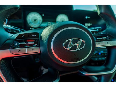 Used 2021 Hyundai Elantra Limited FWD image 30