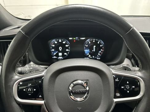 Used 2020 Volvo XC60 T5 R-Design AWD/4WD image 10