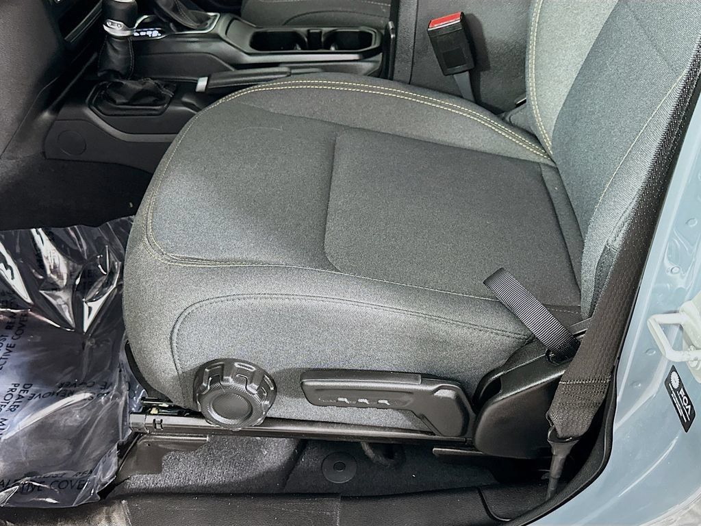 Certified 2025 Jeep Gladiator Sport AWD/4WD image 30
