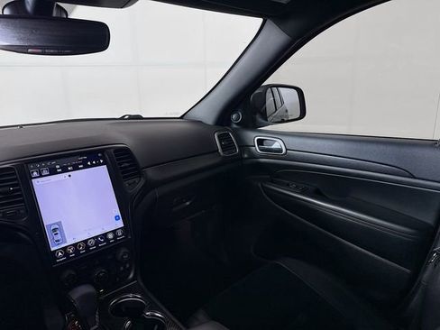 Used 2018 Jeep Grand Cherokee Altitude image 24