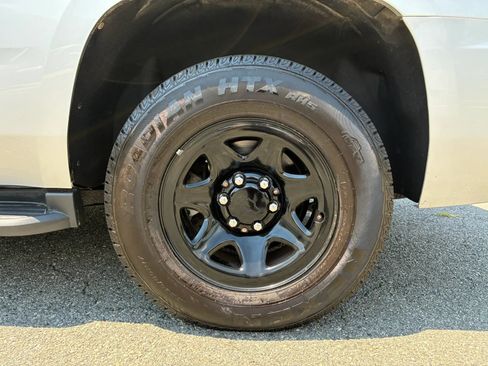 Used 2019 Chevrolet Tahoe 4WD w/ Enhanced Driver Alert Package image 28