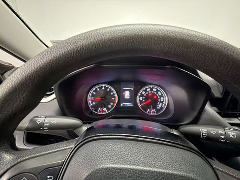Used 2020 Toyota RAV4 LE FWD image 11