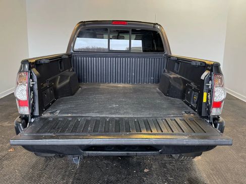 Used 2011 Toyota Tacoma Pickup 4D 6 ft w/ TRD Off-Road Pkg image 7