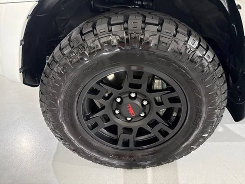 Used 2024 Toyota 4Runner TRD Off-Road Premium w/ Off Road Premium Plus Package AWD/4WD image 5