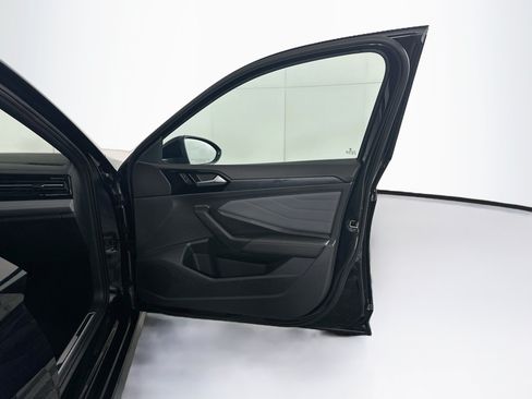 Used 2025 Volkswagen Jetta GLI Autobahn FWD image 32