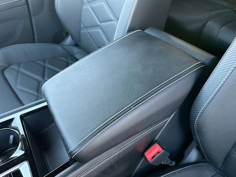 Used 2025 Volkswagen Atlas Cross Sport SE image 20