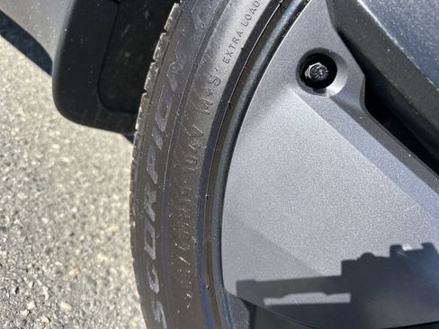 Used 2026 Tesla Model Y 2WD image 33