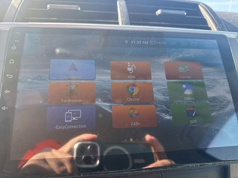 Used 2017 Toyota Camry LE image 9