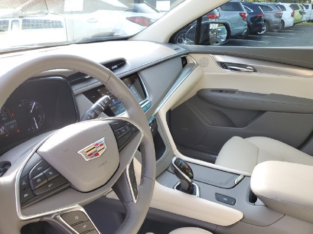Certified 2017 Cadillac XT5 Luxury w/ Driver Awareness Package FWD image 23
