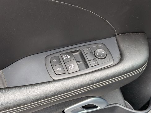 Used 2016 Dodge Challenger R/T Scat Pack w/ Leather Interior Group image 12