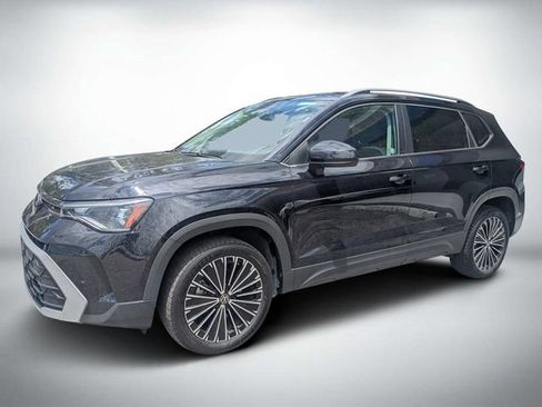 Used 2025 Volkswagen Taos SE FWD image 7