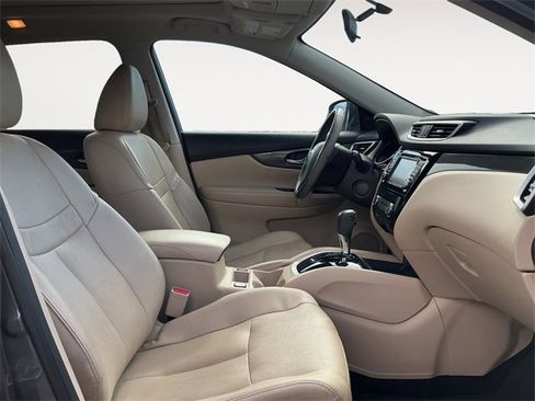 Used 2016 Nissan Rogue SL w/ SL Premium Package image 11