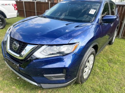 Used 2020 Nissan Rogue S image 2