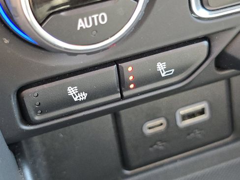 Used 2024 Chevrolet Suburban LT image 9