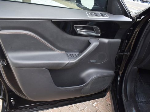 Used 2019 Jaguar F-PACE Prestige image 28