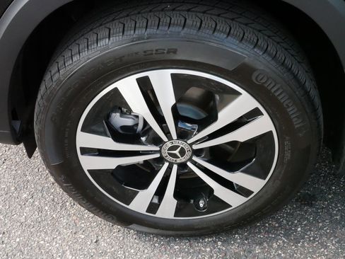 Used 2025 Mercedes-Benz GLB 250 4MATIC image 15