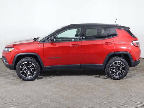 Used 2025 Jeep Compass Trailhawk AWD/4WD image 15