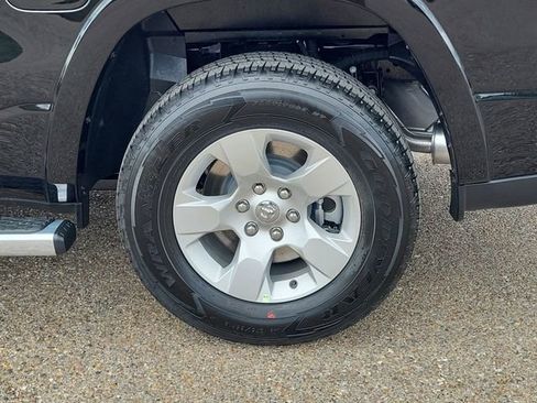 New 2026 RAM 1500 4x4 Crew Cab image 18