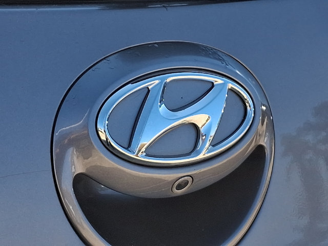 Used 2017 Hyundai Veloster Value Edition FWD image 30